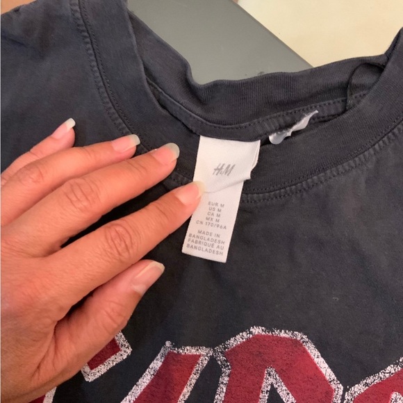 H&M Black Graphic T-Shirt - Picture 1 of 3